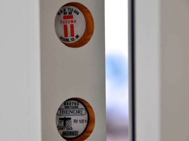 Brandwerende deuren RF-labels