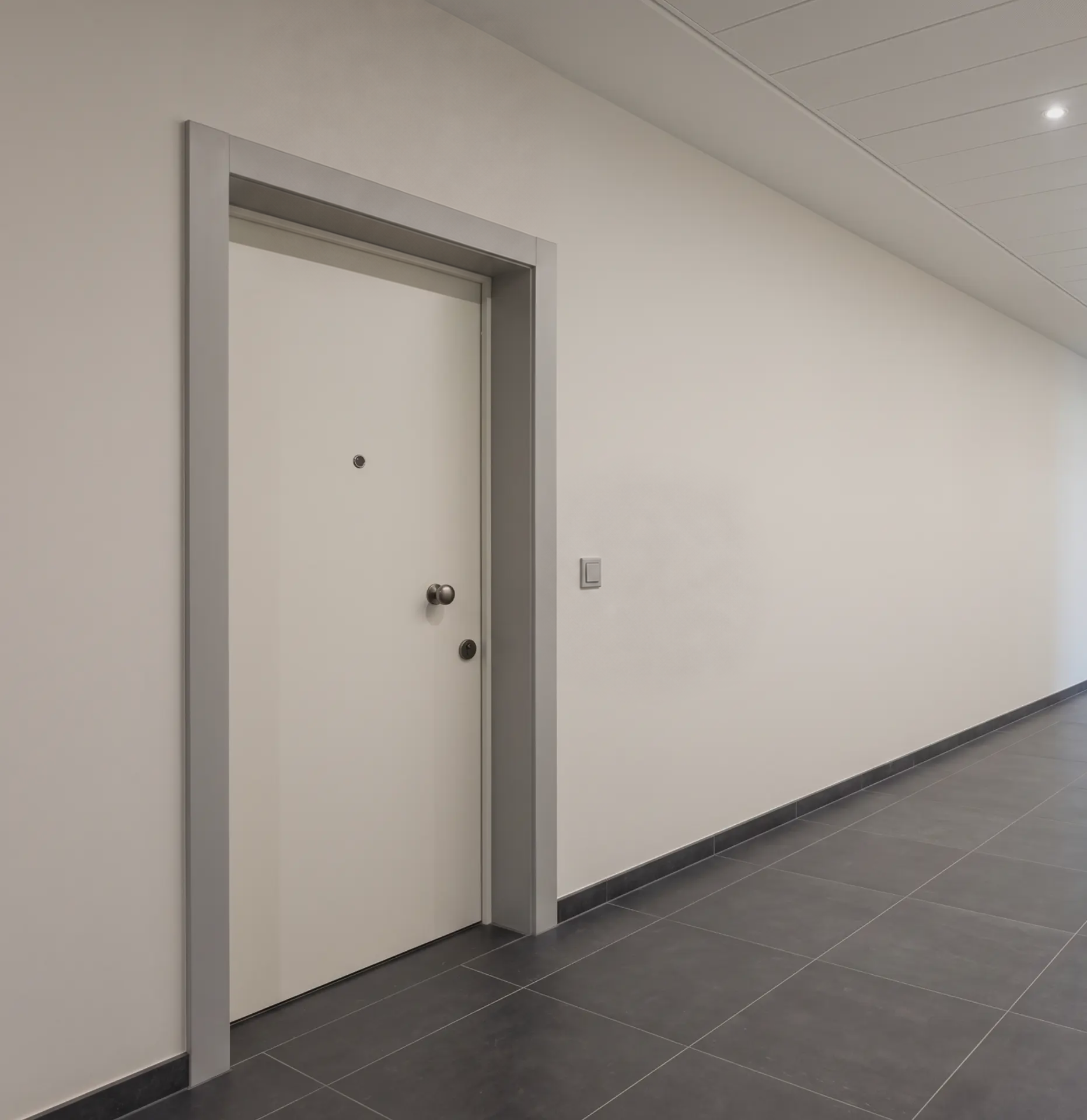Veiligheidsdeuren 1 Inbraakwerende stalen veiligheidsdeur EB Standaard in het wit met meerpuntsvergrendeling